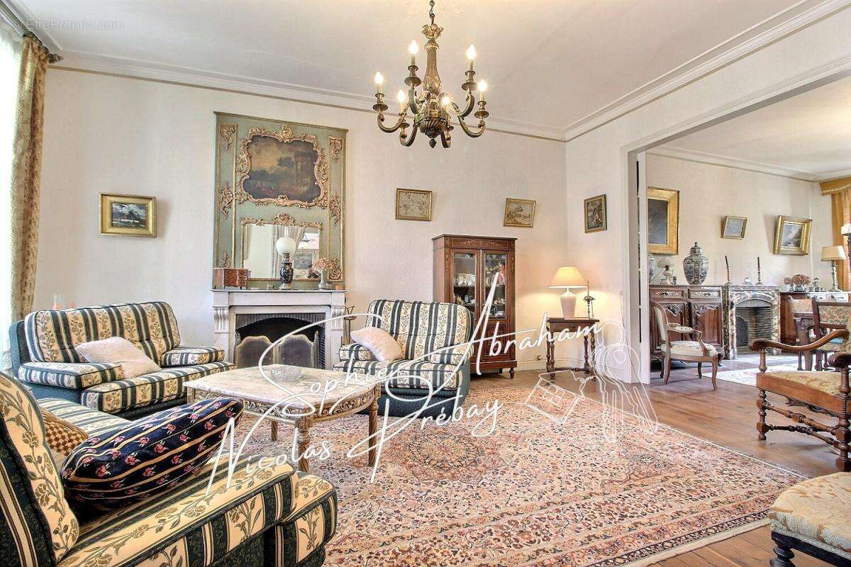 Élégante maison bourgeoise avec parc arboré au coeur de Toury - photo 3