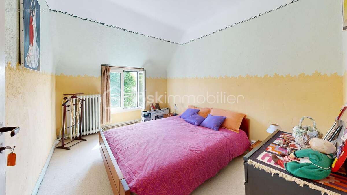 Une maison de caractère avec piscine intérieur au cœur d’un environnement paisible - photo 10