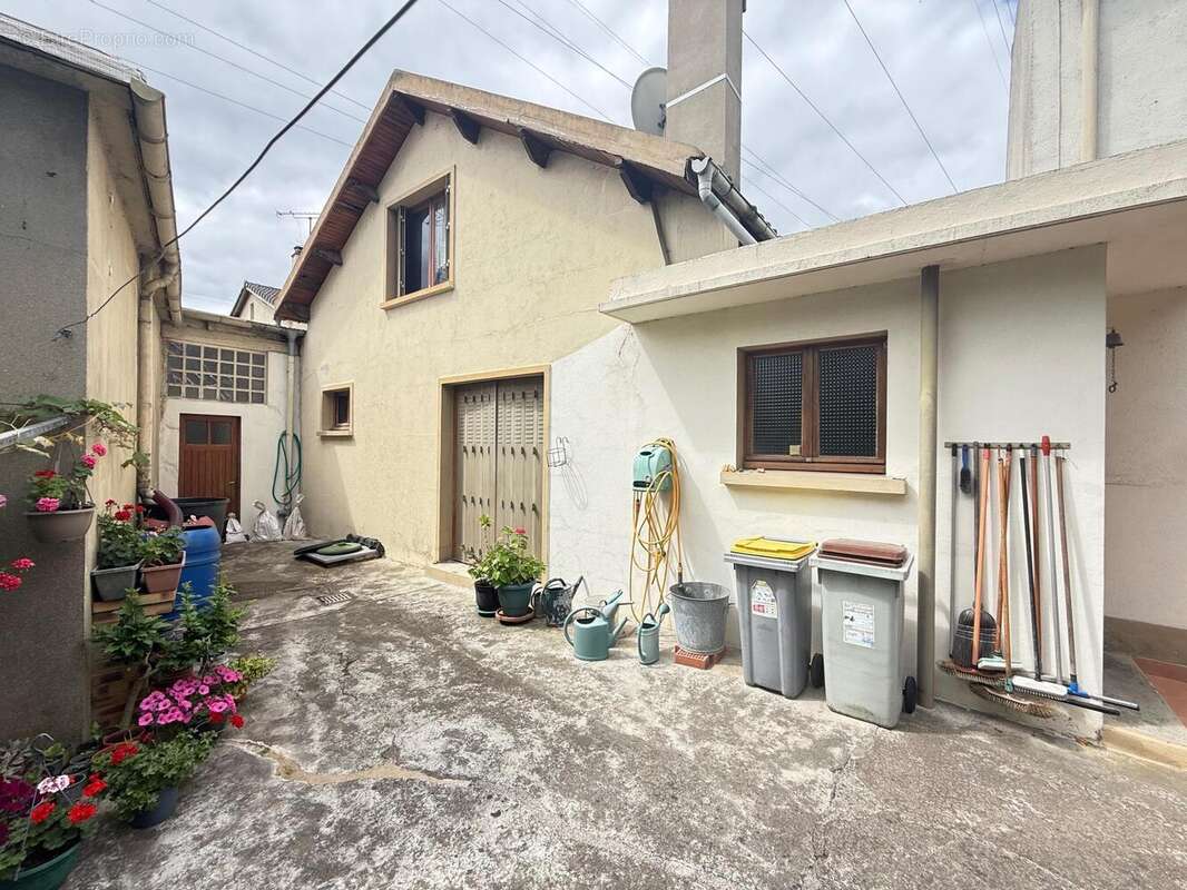 Maison 282 m² à Alfortville  - photo 2