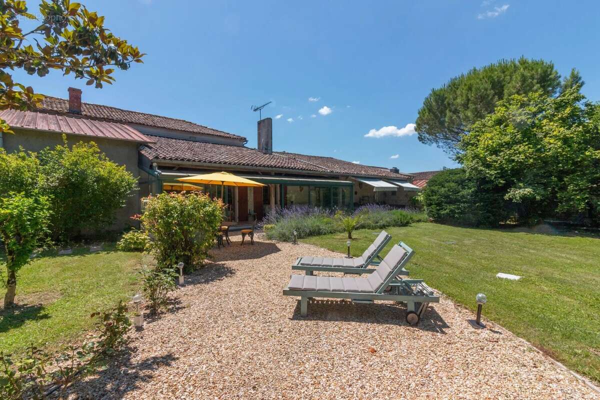 Maison à SEGONZAC