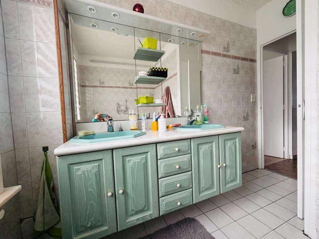 Appartement à MONTCEAU-LES-MINES