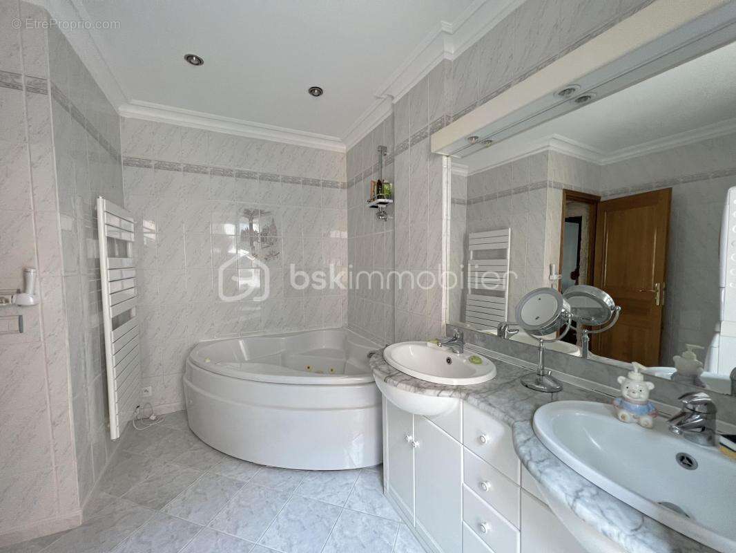 Maison à CLAYE-SOUILLY