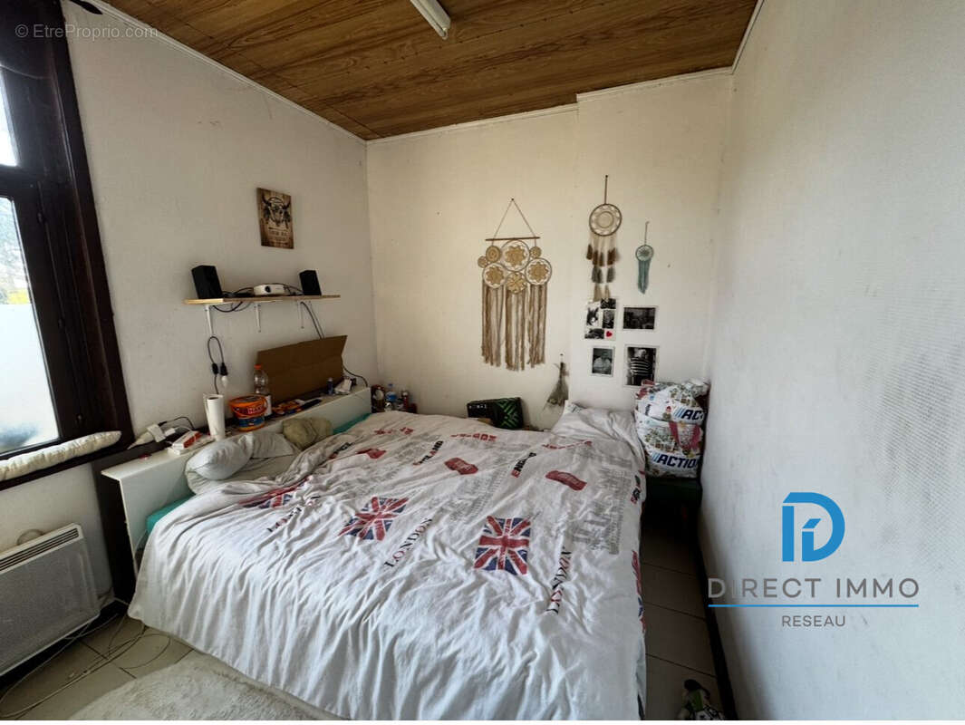 chambre  appartement 1 - Appartement à SAILLY-SAILLISEL