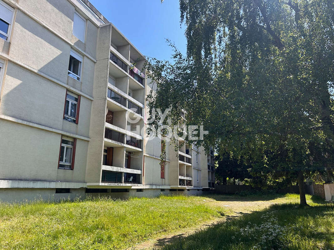 Appartement à LES PAVILLONS-SOUS-BOIS