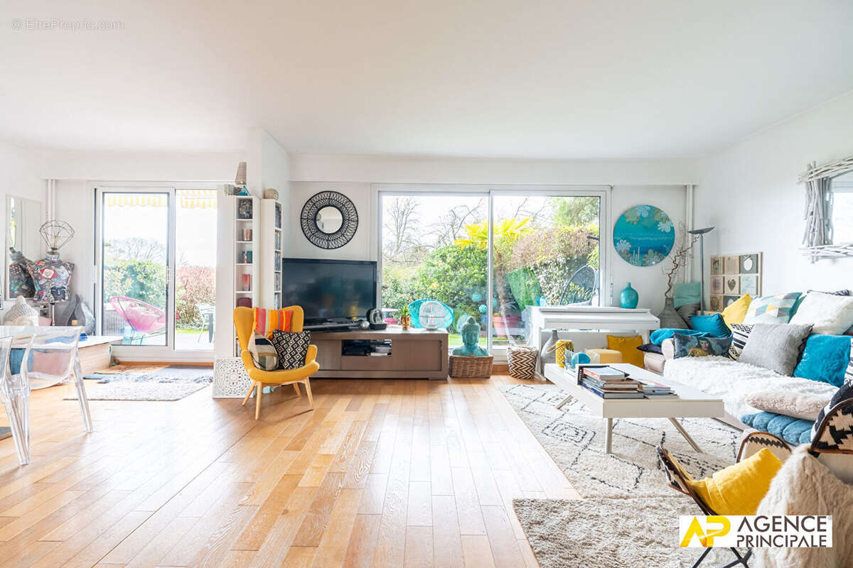 Appartement à LE MESNIL-LE-ROI