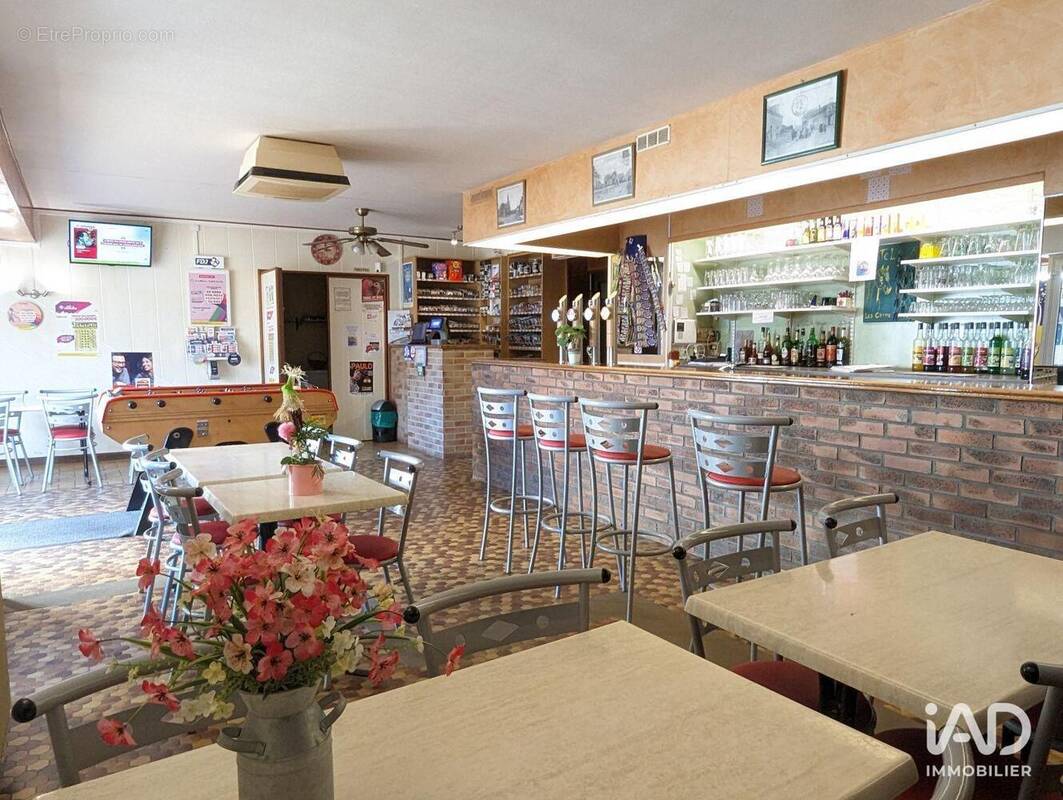 Photo 1 - Commerce à NEUVILLE-SUR-SARTHE