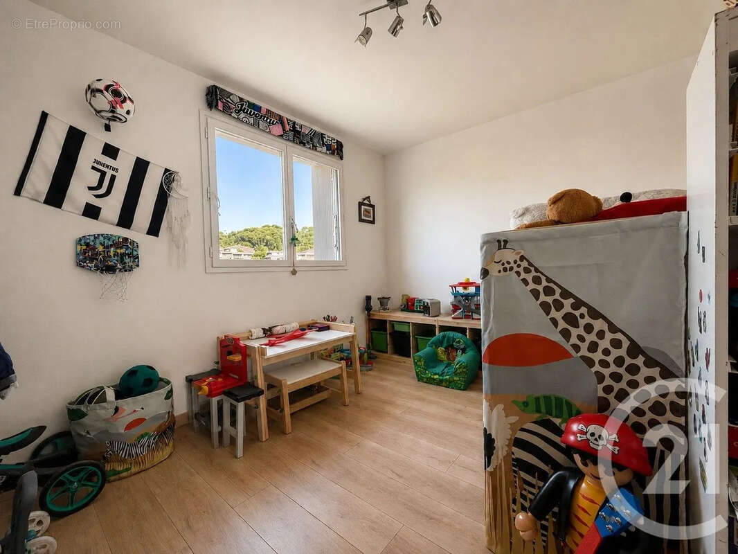 Appartement à SAINT-LAURENT-DU-VAR