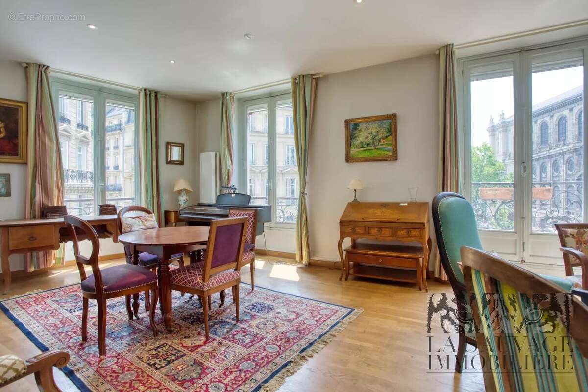 Appartement à PARIS-8E