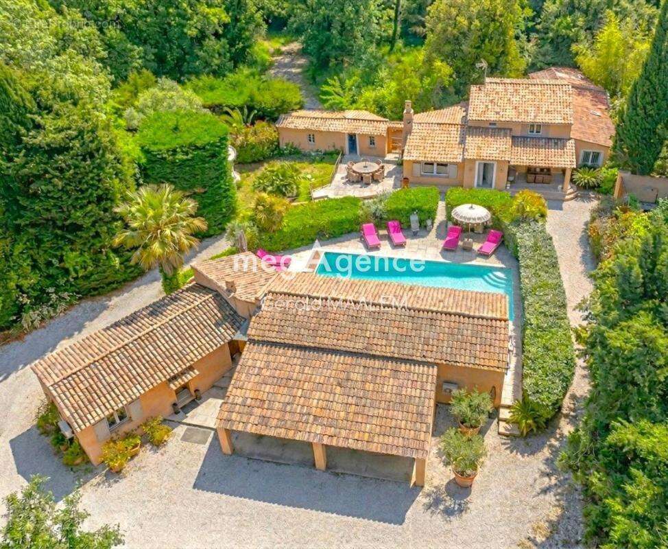 Villa de 204m² avec piscine à Roquebrune-sur-Argens - photo 3