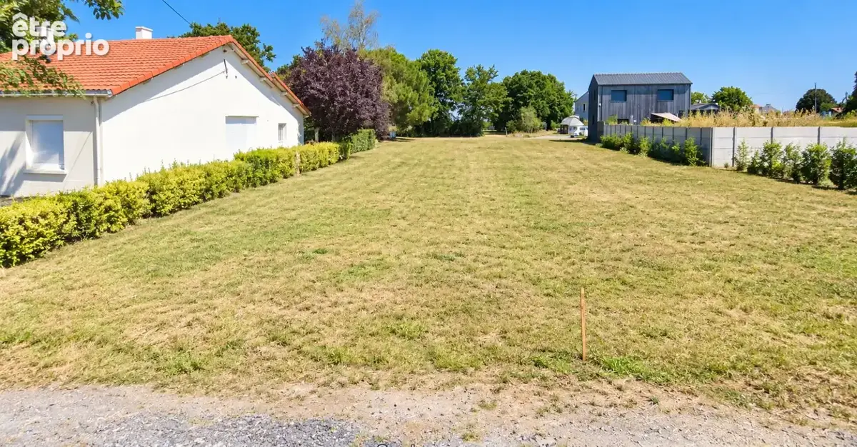 Terrain à bâtir de 600 m² à VALLET (44) - photo 1