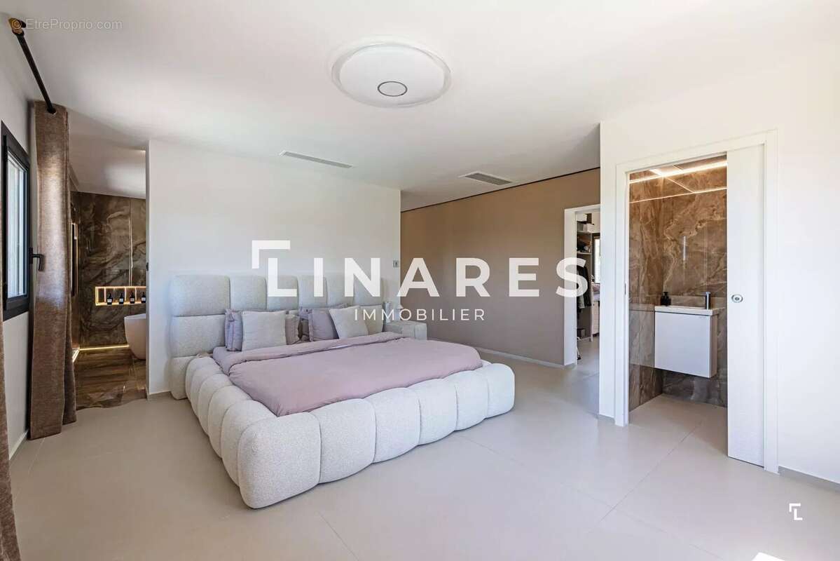 L'ICONIQUE - Villa T6 de 343m² - Dépendance - Piscine - Court de tennis - Terrain de 8000m² - 13420 GEMENOS - photo 13