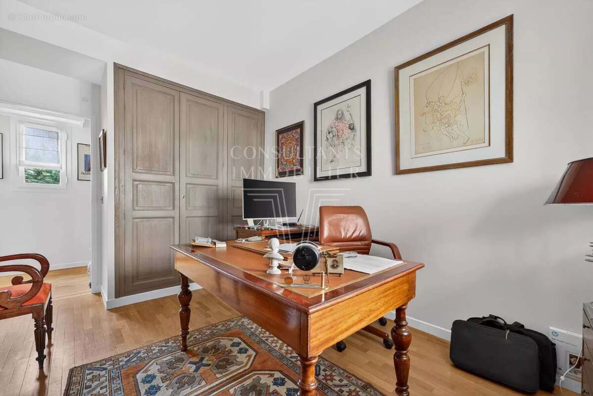Appartement à NEUILLY-SUR-SEINE