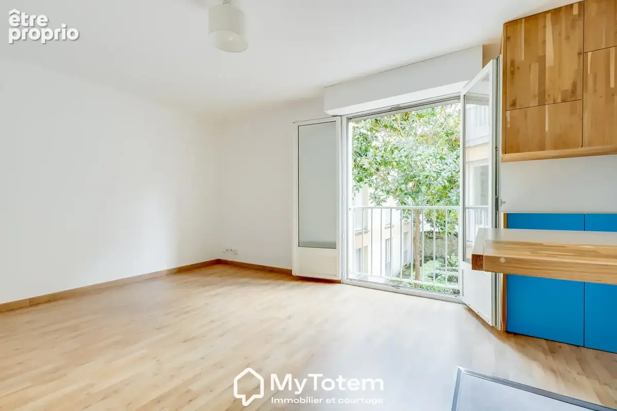 Superbe appartement entièrement rénové, où lumière, confort et qualité de vie se rejoigne. Ideal investissemen - photo 2
