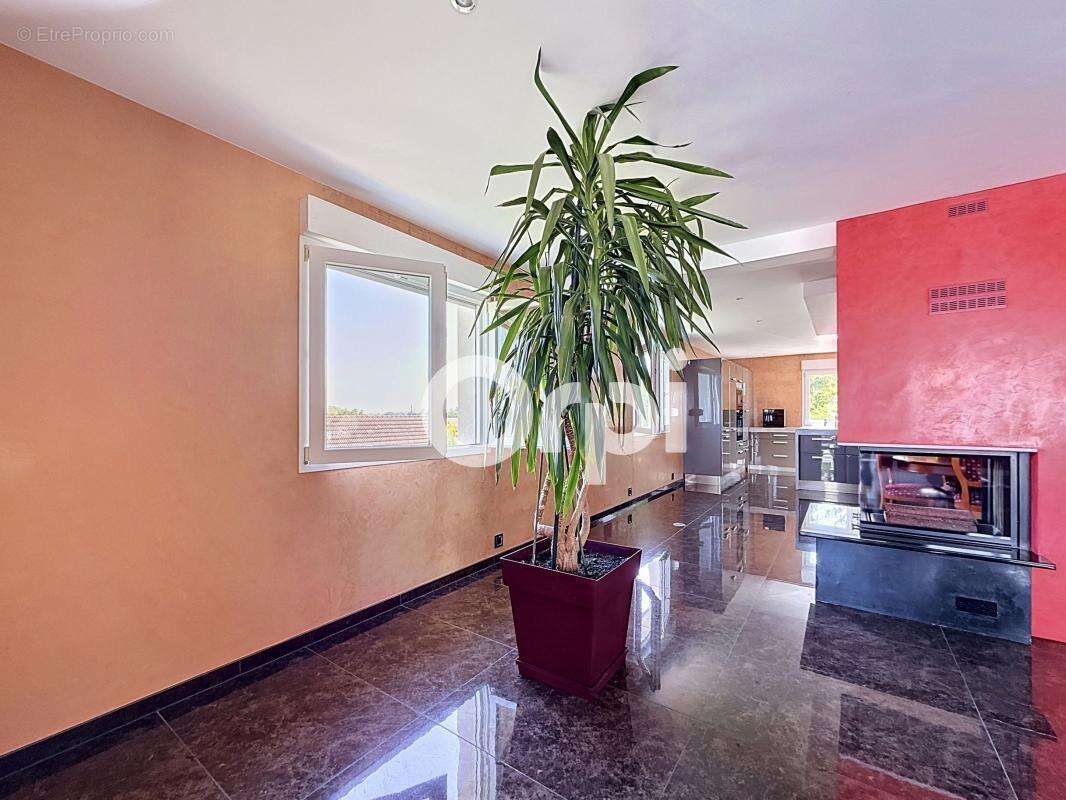 À vendre - Maison Familiale de 253m² avec appartement indépendant - 618 000€ FAI - photo 8