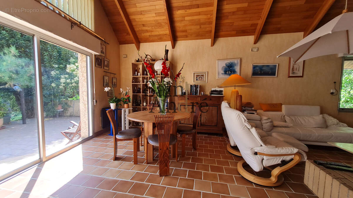 Maison à FLEAC