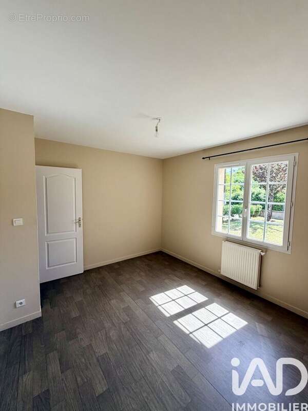 Maison 107 m² à Puyreaux  - photo 9