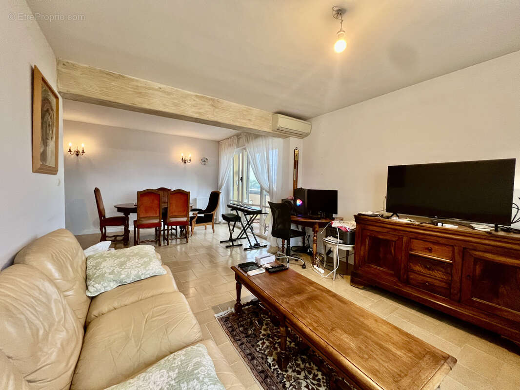 Appartement à BAGNOLS-SUR-CEZE