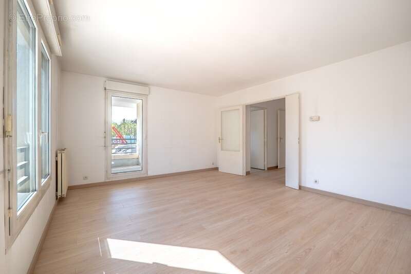 Appartement à BUSSY-SAINT-GEORGES