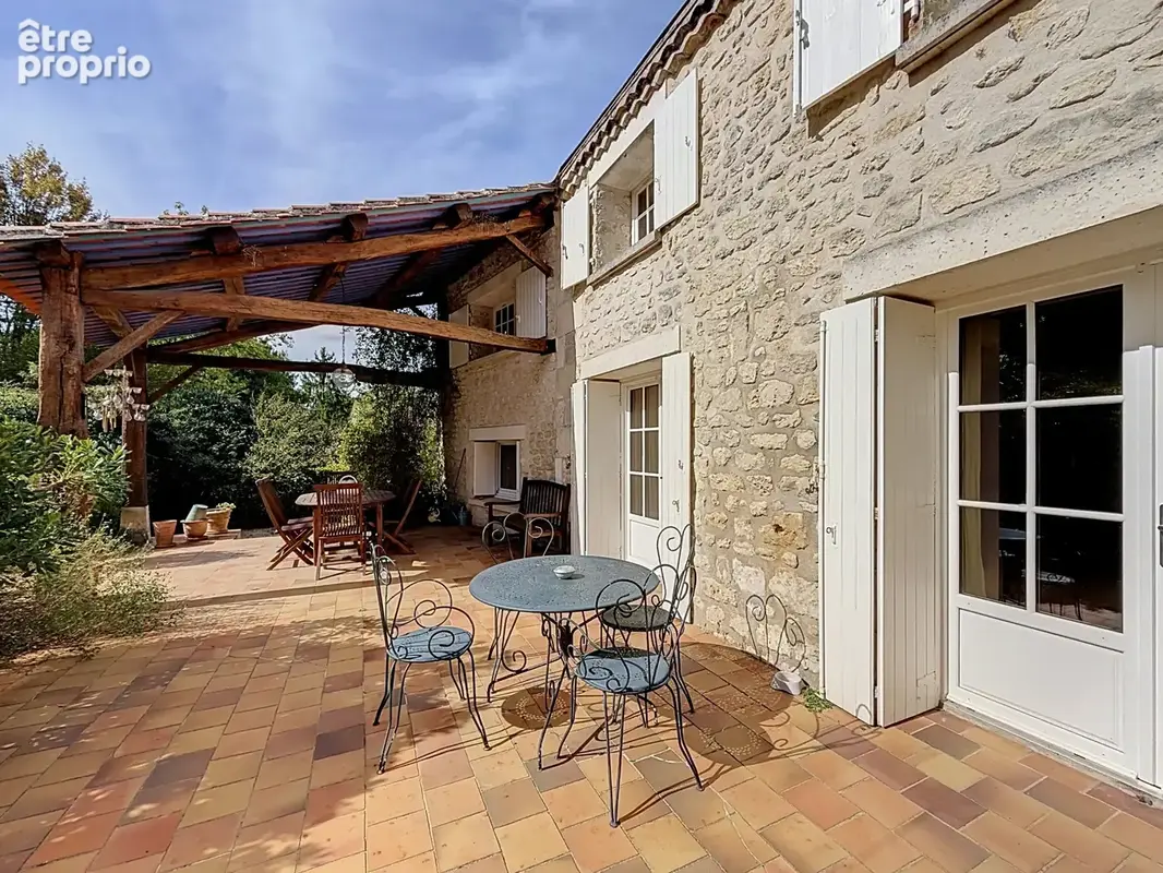 AUX PORTES D'ANGOULEME Belle maison de caractère de 280m2 habitables et sur 4000m2 de terrain clos avec piscin - photo 13