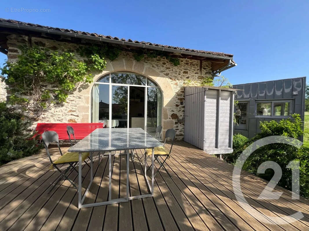 Maison 267 m² à Saint-Etienne-De-Maurs  - photo 10