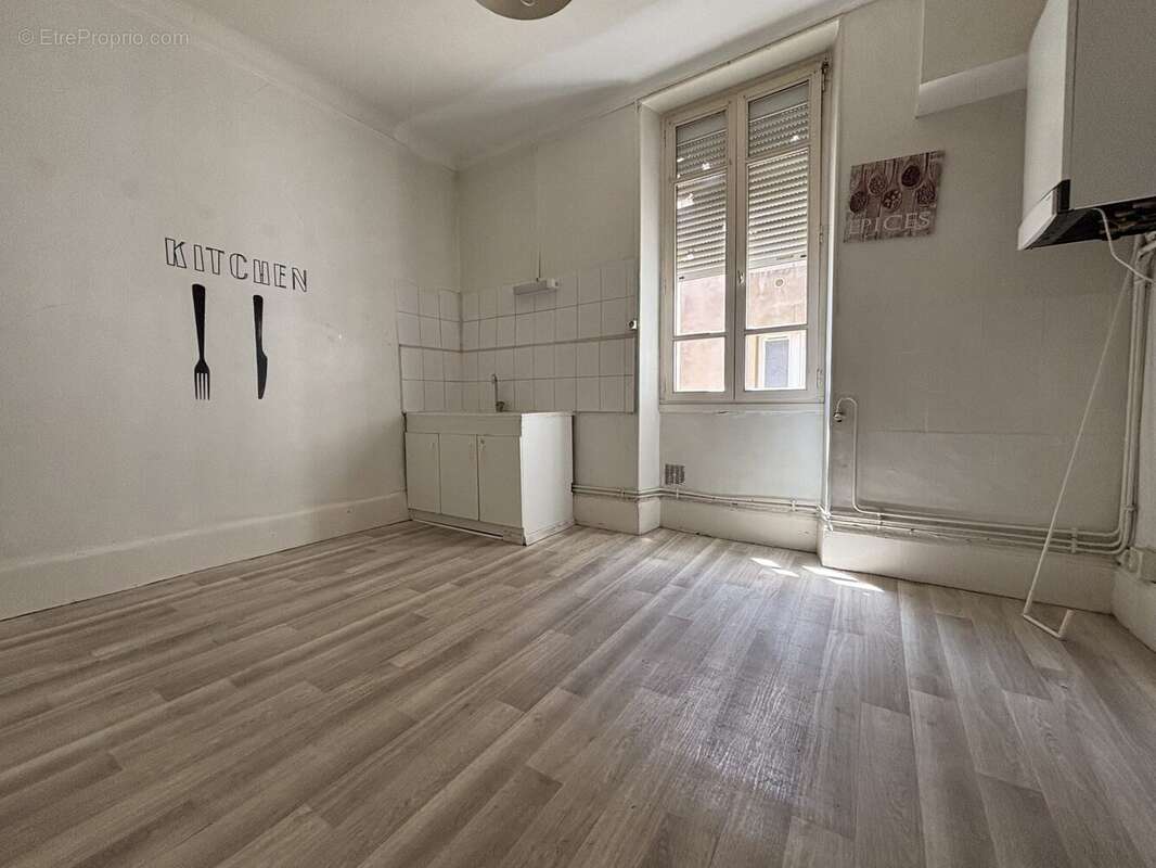 Appartement 320 m² à Romans-Sur-Isere  - photo 9