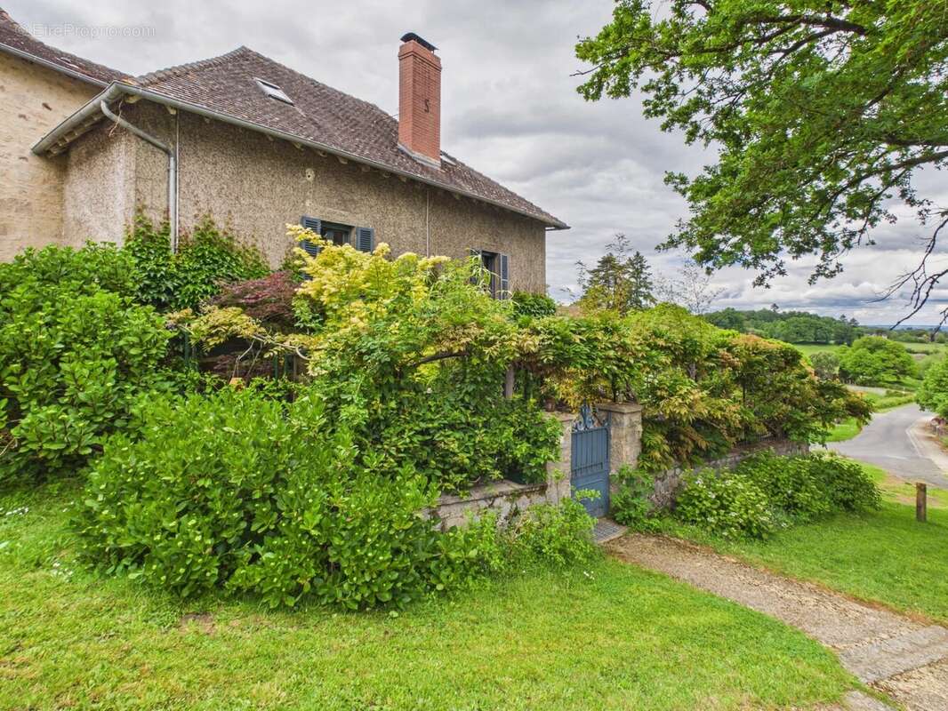 Maison à RILHAC-LASTOURS