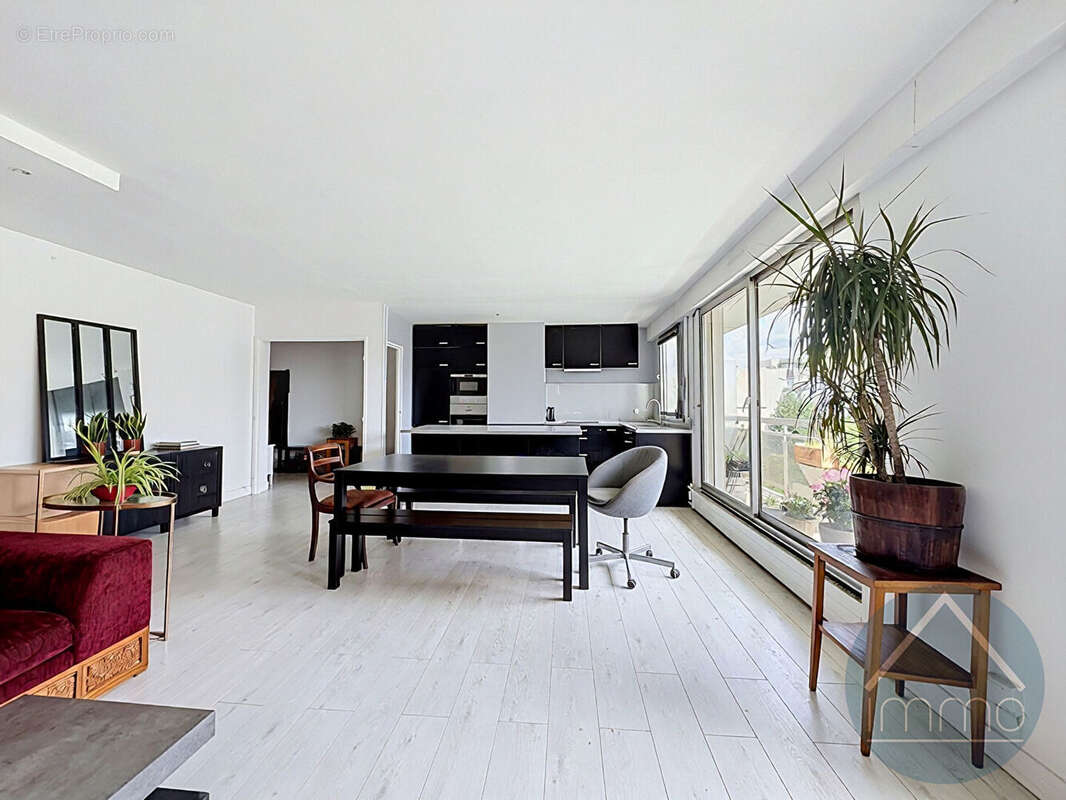 Appartement à COURBEVOIE