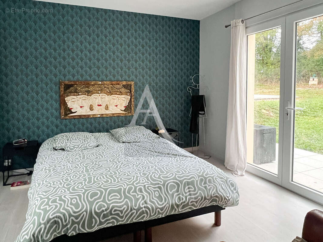 Maison à MONTAIGU-DE-QUERCY