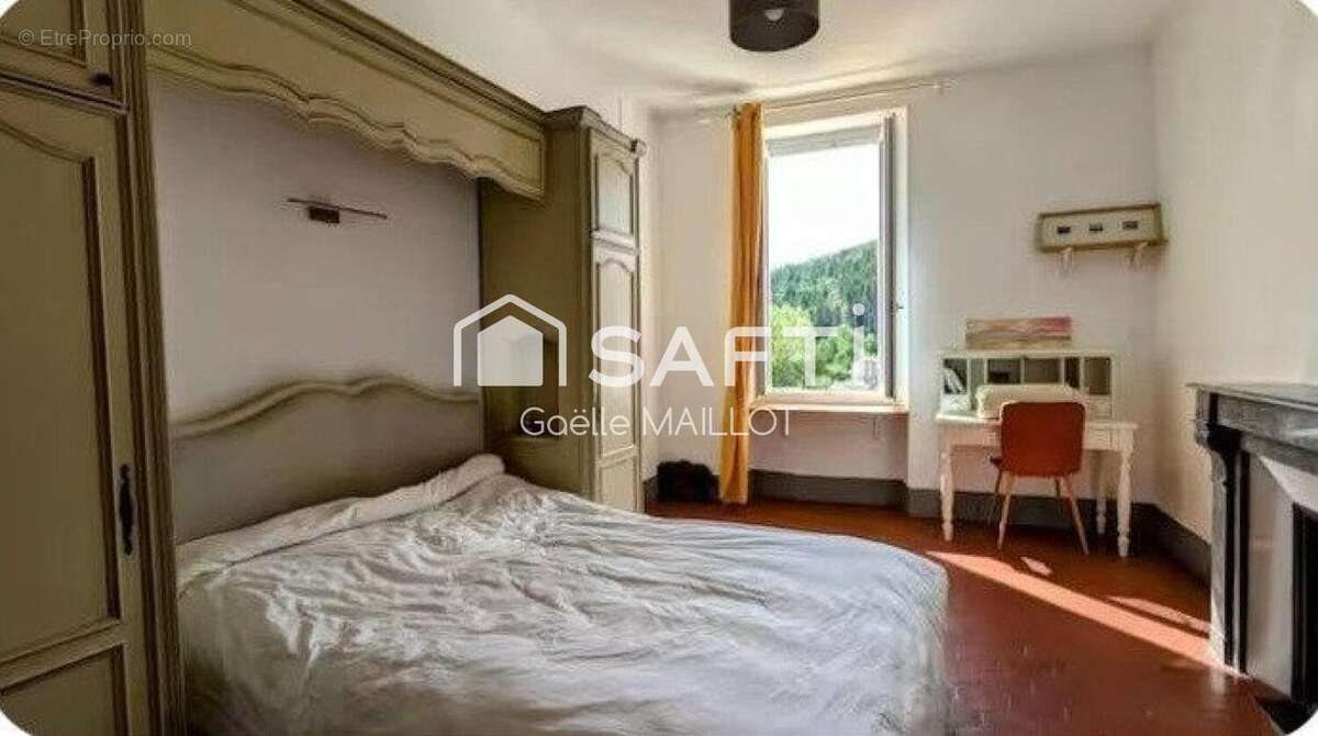 Maison 284 m² à Saint-Laurent-De-Cerdans  - photo 4