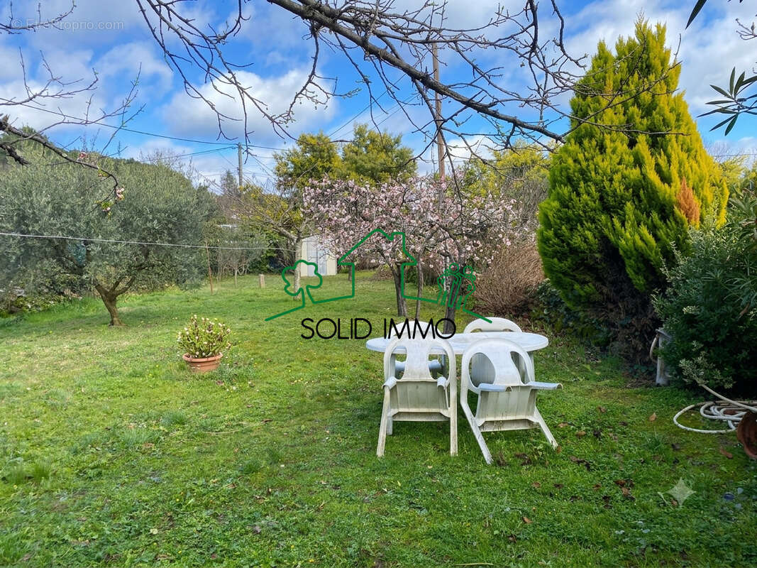 Charmante villa de plain-pied avec jardin verdoyant et double garage - photo 10