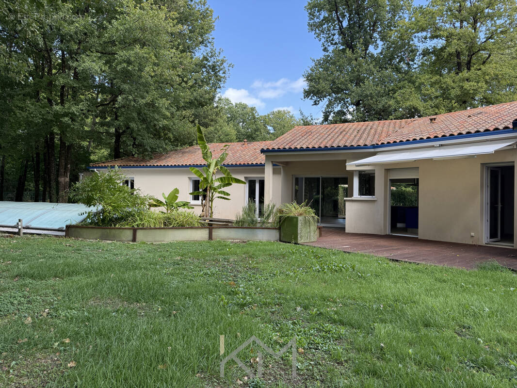 Maison à FONTAINE-LE-COMTE
