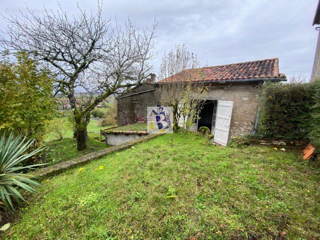 Maison à VILLEBOIS-LAVALETTE