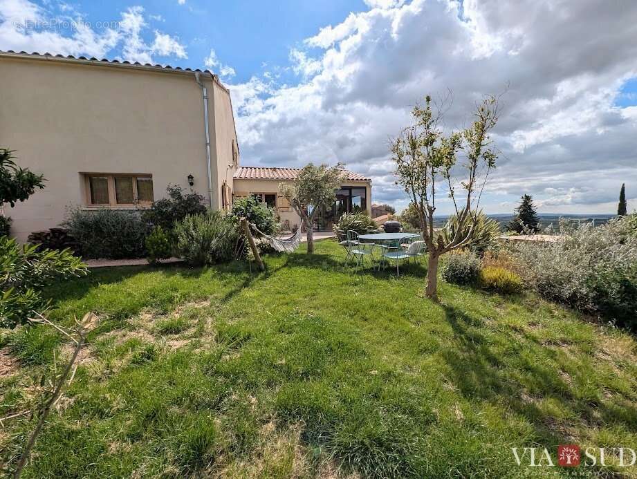 Maison à MONTOULIERS