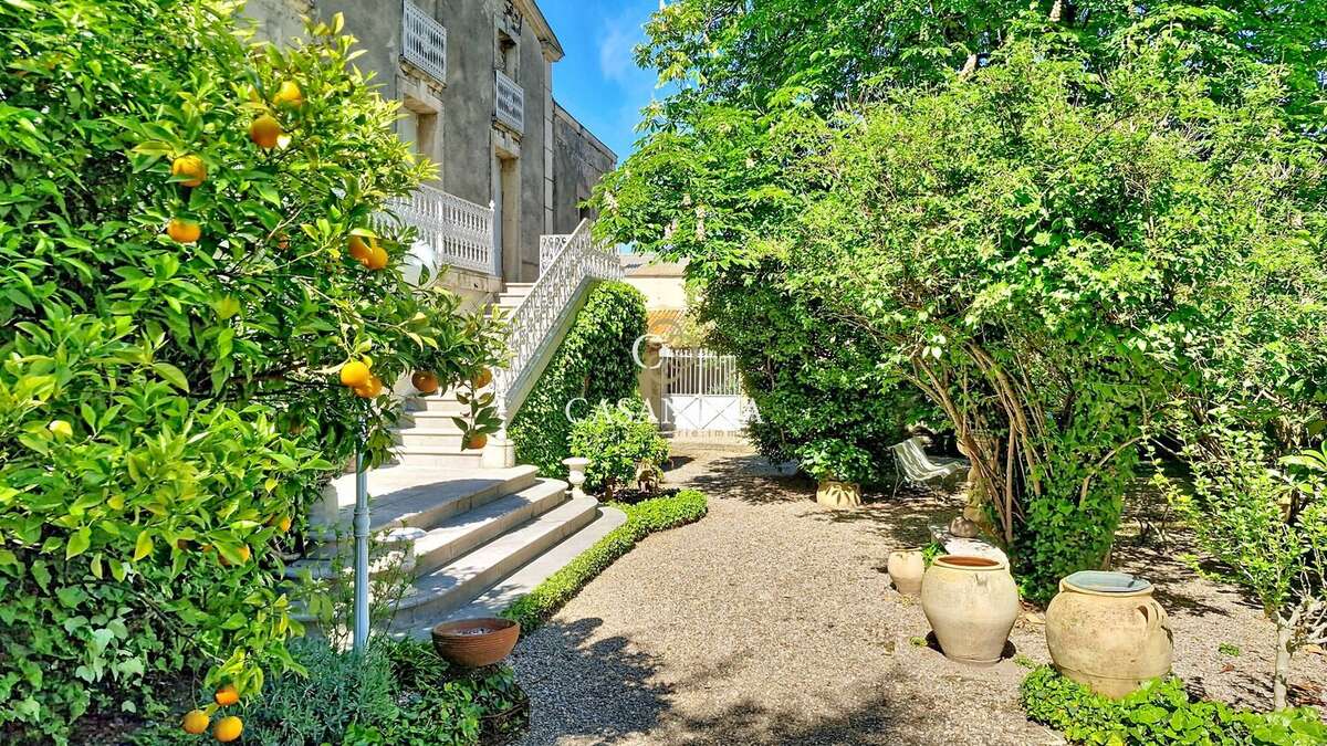 Élégante Maison de Maître avec parc et vastes dépendances aux portes de Pézenas - photo 2