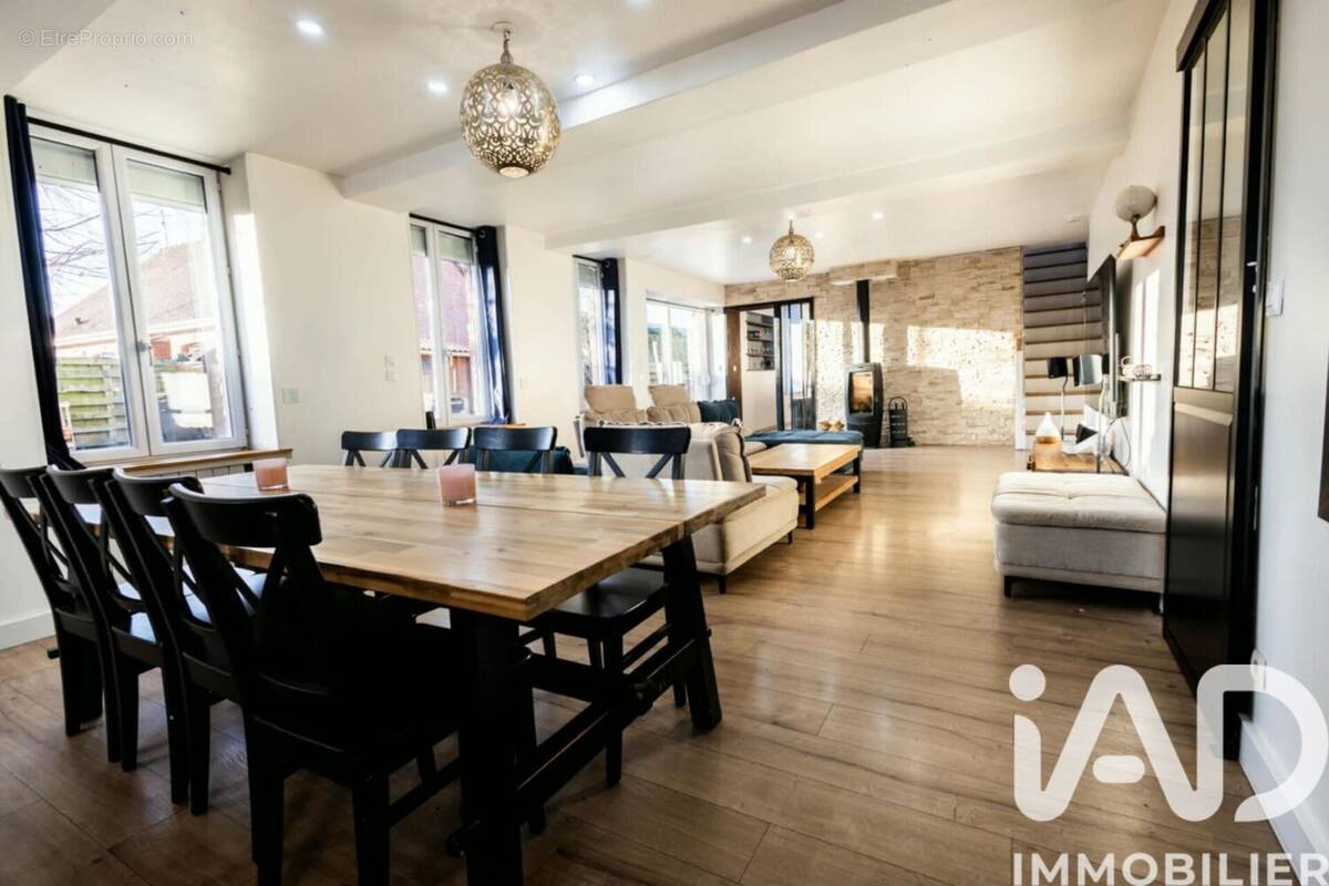 Photo 1 - Maison à LESTREM