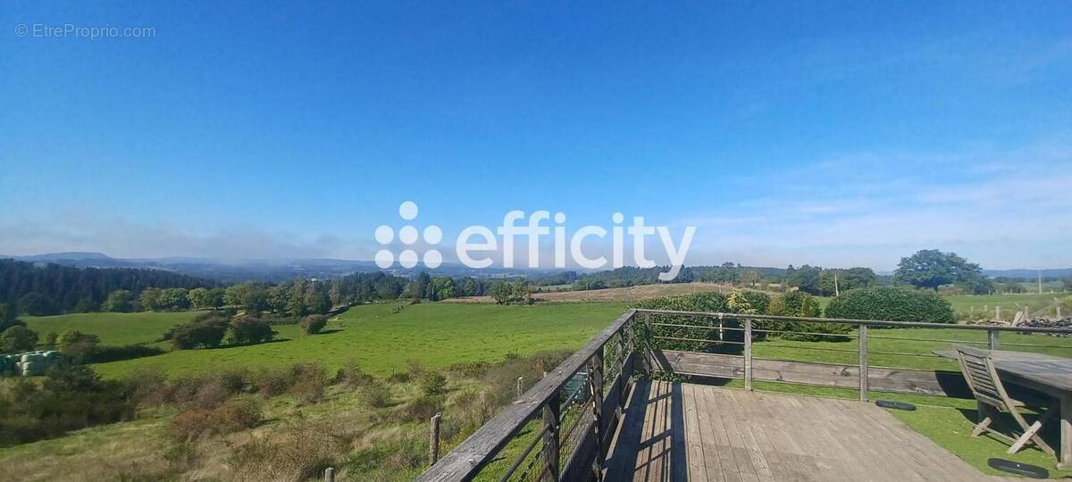 Maison à RUYNES-EN-MARGERIDE