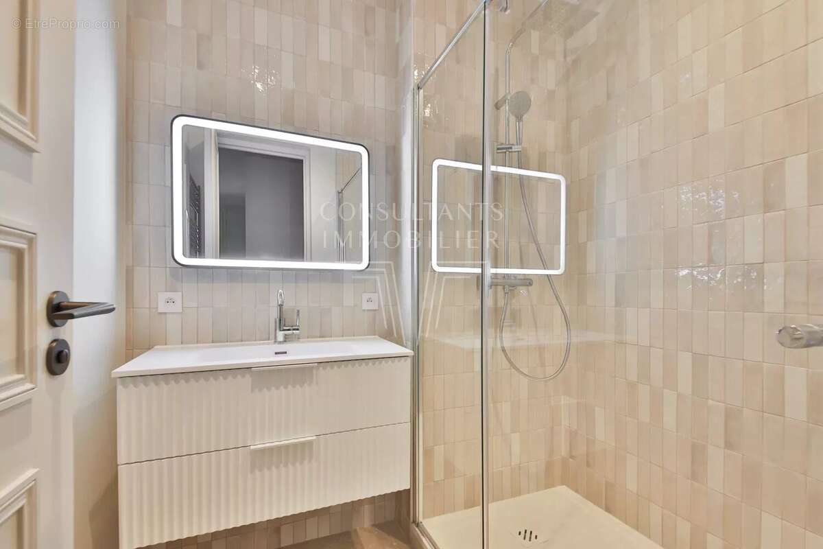 Passy. superbe cinq pièces rénové. - photo 10