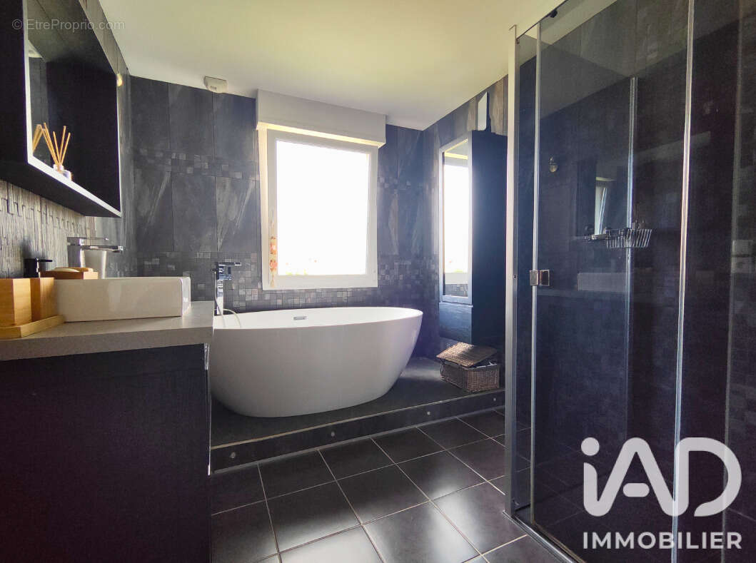 Maison 100 m² à Lieu-Saint-Amand  - photo 4