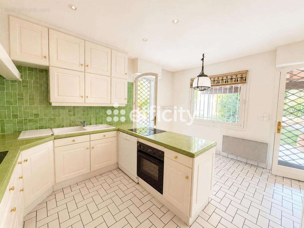 Maison 286 m² à Antibes  - photo 4
