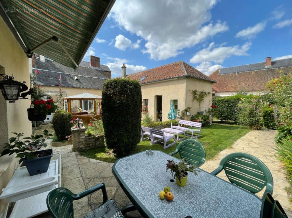 Maison à BRESLES