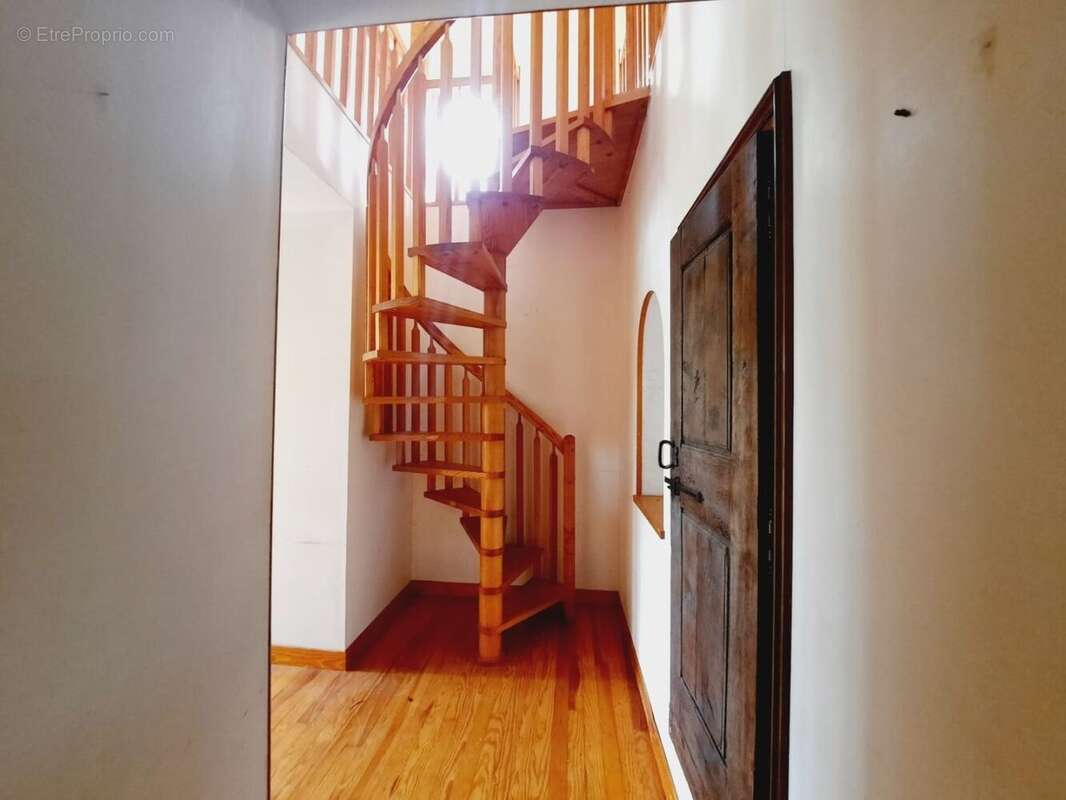 Maison à HAUTEVILLE-LA-GUICHARD