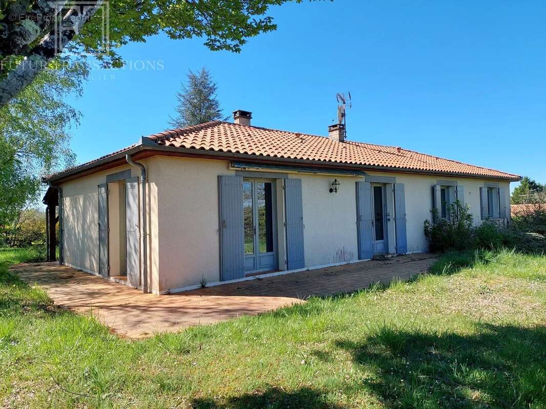 Maison à CHAMPAGNAC-DE-BELAIR