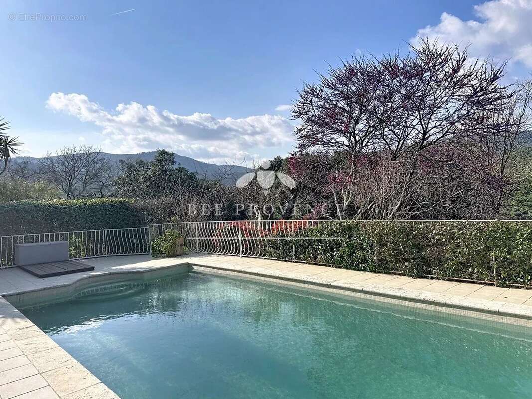 Maison à SOLLIES-TOUCAS