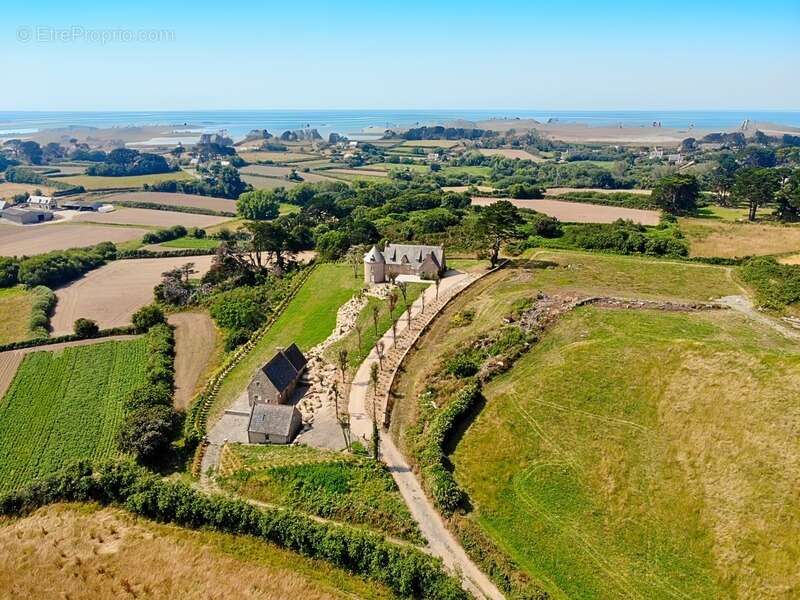 Maison à PLOUGRESCANT