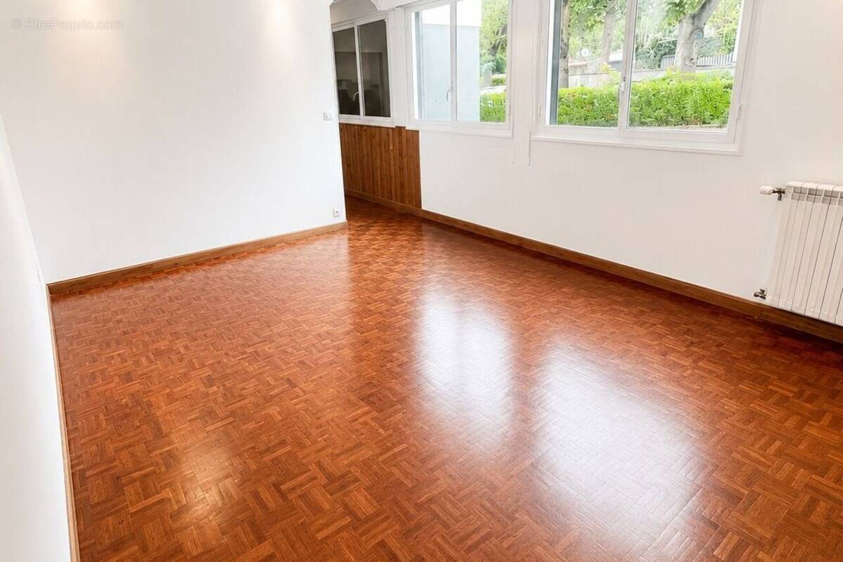 Appartement à SAINT-MAUR-DES-FOSSES