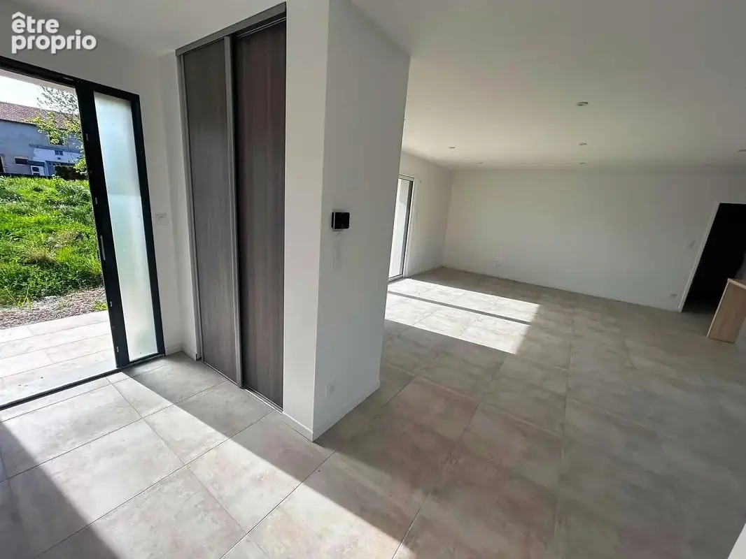 Maison 5 pièces 148 m² à vendre à Chauffailles (71170) - photo 2