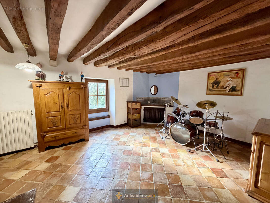 Maison à CRECY-LA-CHAPELLE
