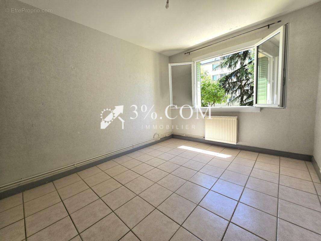 Appartement à GUILHERAND-GRANGES