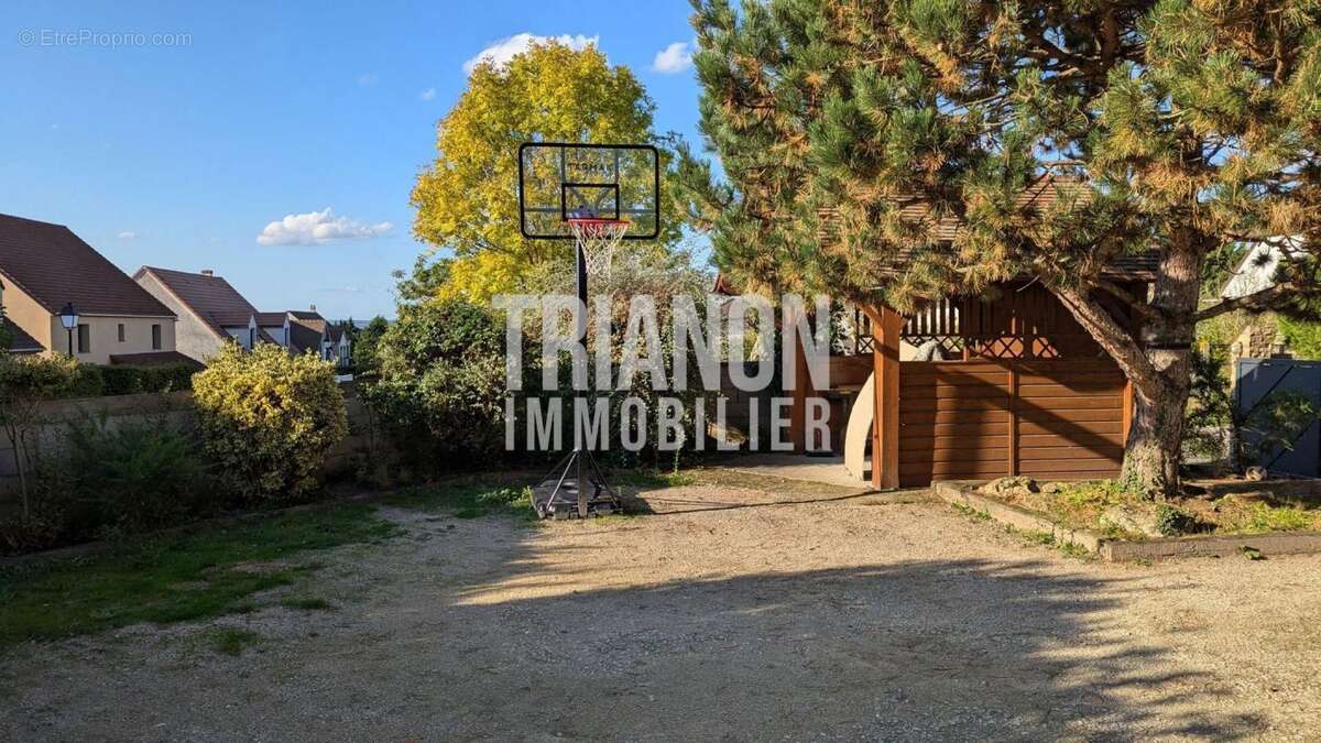 Maison à MORAINVILLIERS