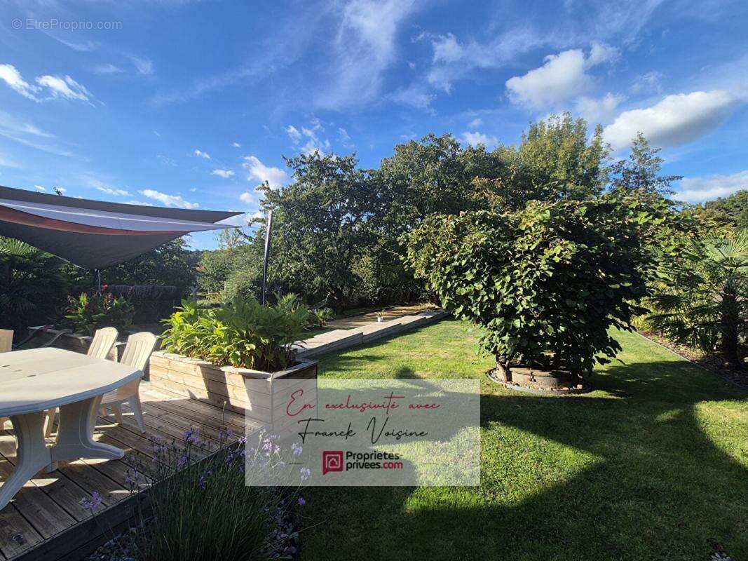 Maison à LES HERBIERS